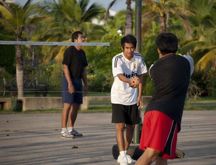 takraw players preparing to serve